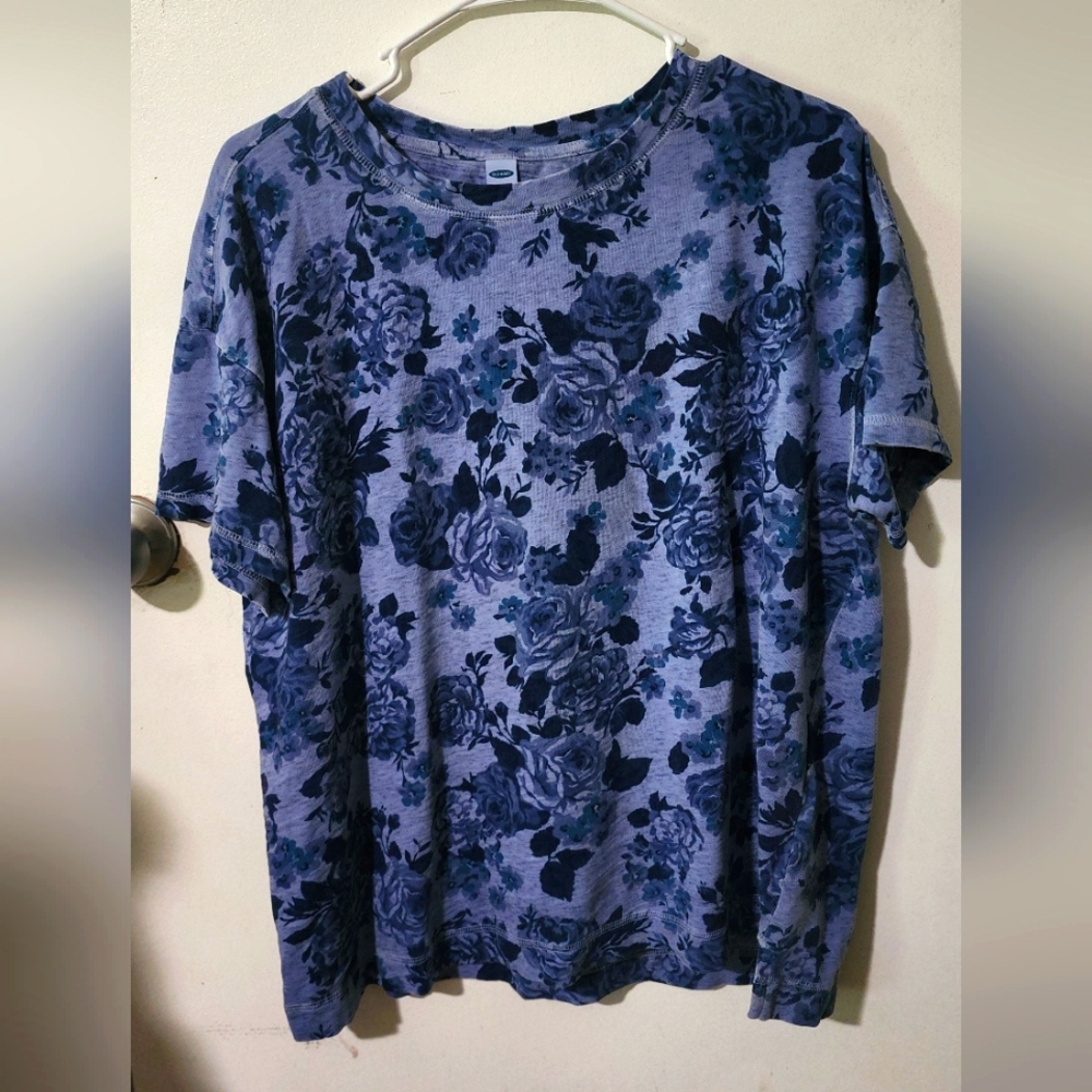 Old Navy tee vintage floral